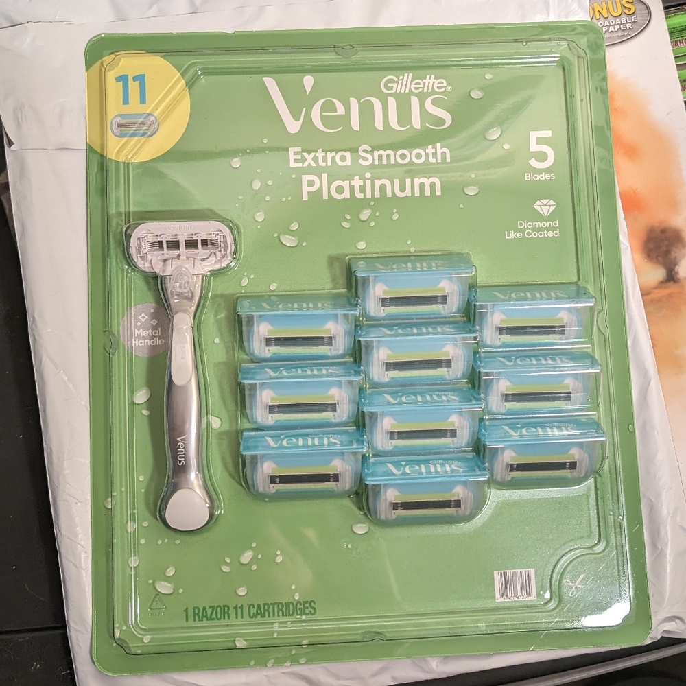 Venus Platinum Extra Smooth Metal Handle Women's Razor 1 Handle + 11 Refills